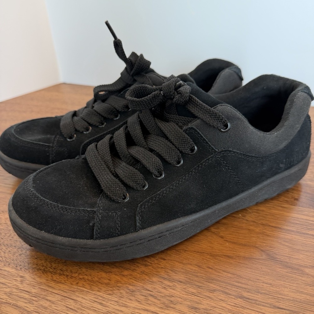 Simple Suede Black Sneakers Casual Skateboarding Men's 10 / Women's 12